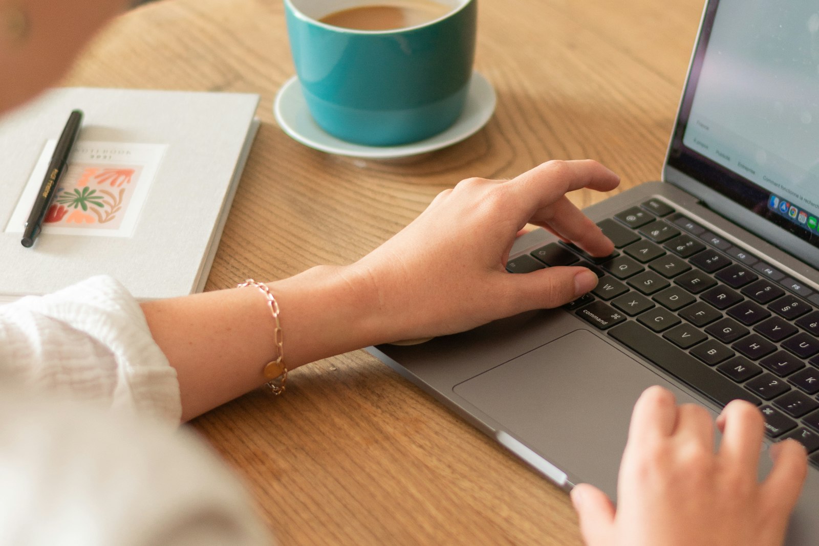 Hvor finder du remote freelancekunder i 2026 (ud over Upwork og Fiverr)